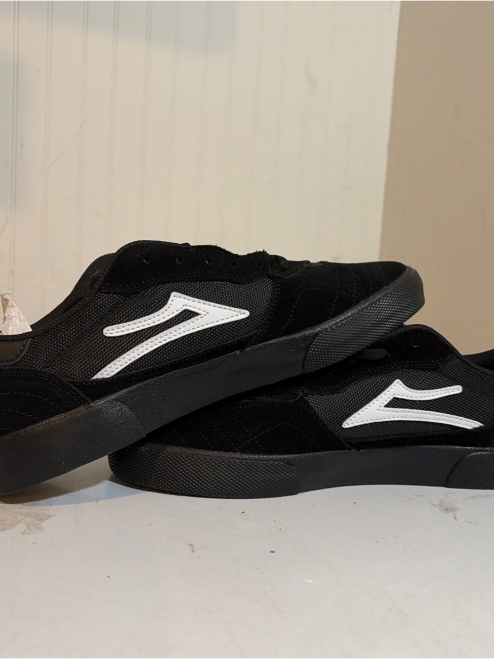 Men's Black Lakai skateboarding shoes black/White Side Accent - Picture 3 of 8